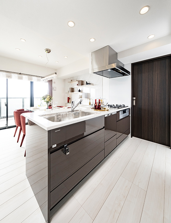 KITCHEN